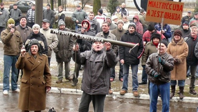 "Donaldówka&#8221; używana podczas lutowej manifestacji w Hucie Stalowa Wola.