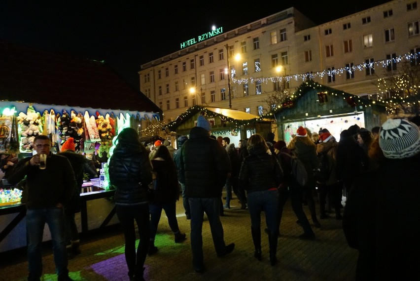 Jarmark na placu Wolności można odwiedzać do 21 grudnia w...