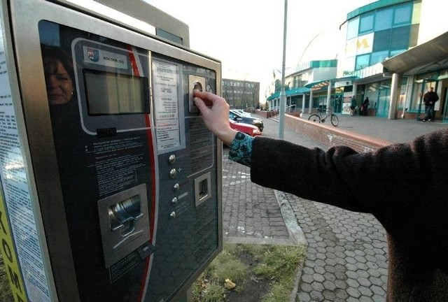 W środę na sesji radni zajmą się dodatkowymi strefami płatnego parkowania. Są trzy, miałoby być sześć. Bo nadal  jest deficyt miejsc parkowania.