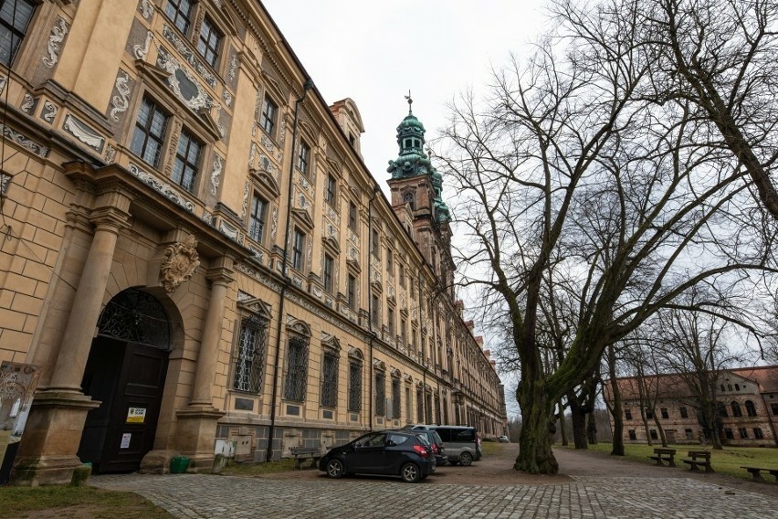 Zespół klasztorny w Lubiążu powstał jeszcze w średniowieczu...