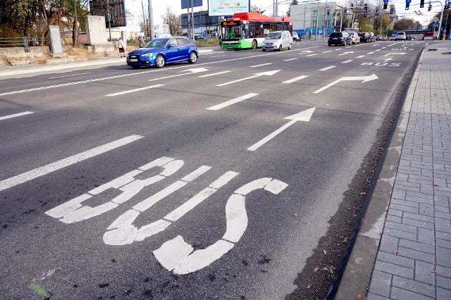 Buspas na Drodze Męczenników Majdanka sprawia kłopoty kierowcom prywatnych aut 