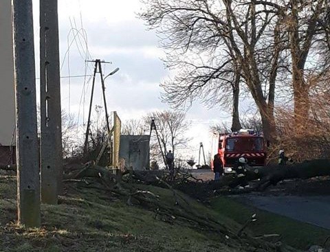 Od pana Marka otrzymaliśmy zdjęcia przewróconego krzyża i...