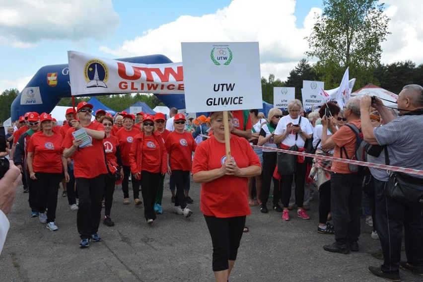 W Senioriadzie wzięło udział prawie 900 osób ZDJĘCIA