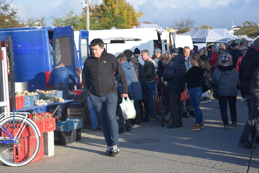 Targowisko w Szydłowcu. W sobotę było bardzo dużo handlujących i kupujących (ZDJĘCIA)