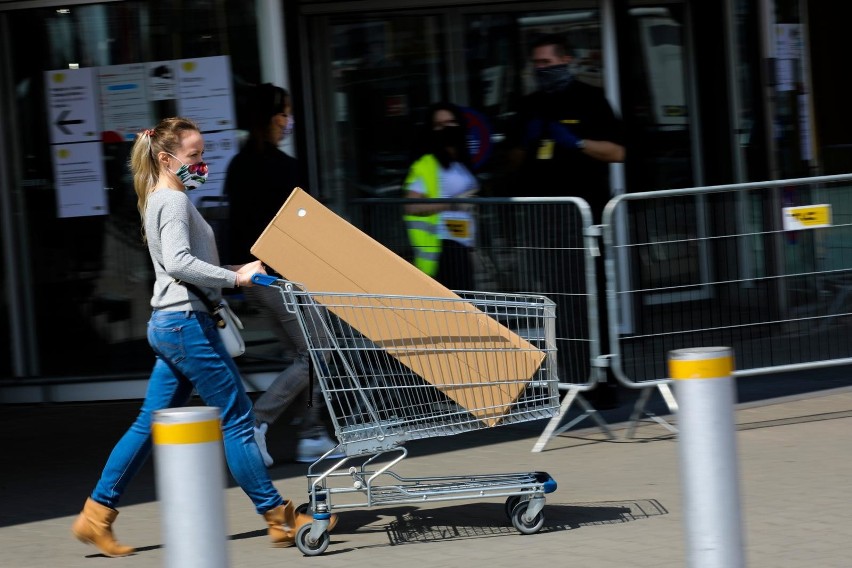 Kraków. Tłumy ruszyły na zakupy do sklepu IKEA [ZDJĘCIA]  