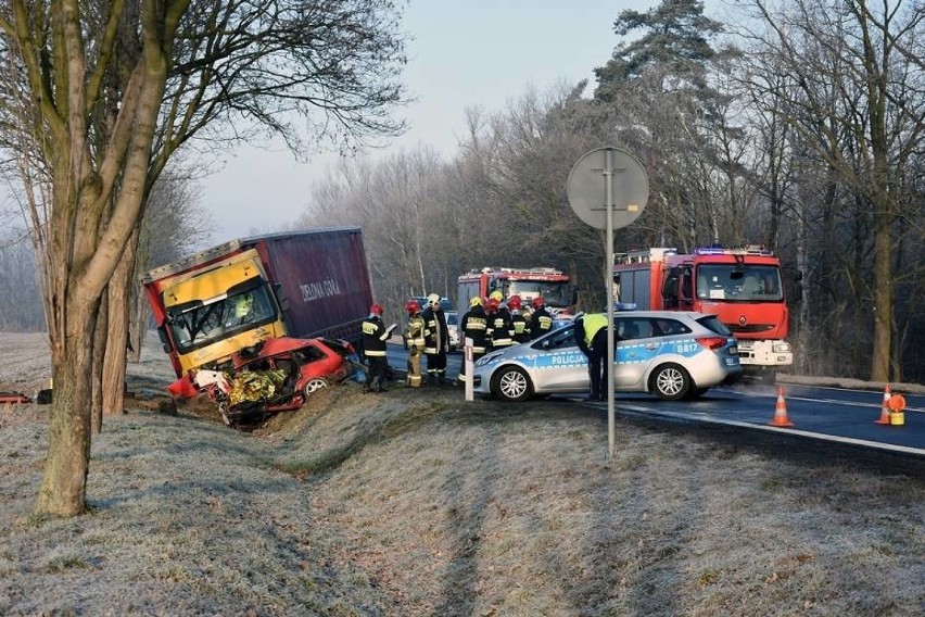 Tragedia na drodze krajowej 94. Nie żyją dwie osoby