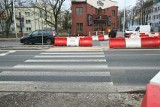 Uwaga kierowcy! Wracają utrudnienia w ruchu na alei IX Wieków Kielc. Będą budować chodnik i ścieżkę rowerową 
