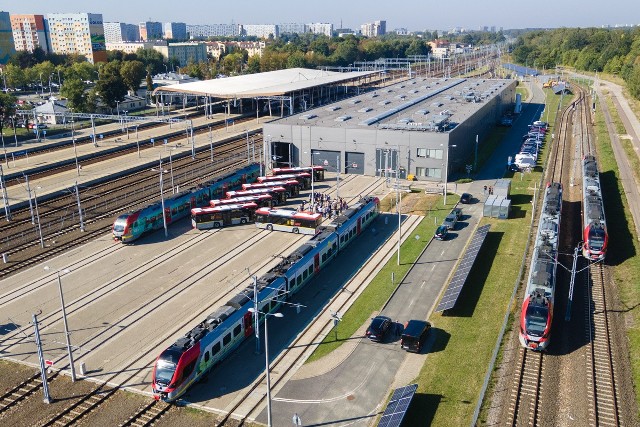 13 autobusów kupionych ze środków Polskiego Ładu pomoże zintegrować sieć połączeń kolejowych i autobusowych