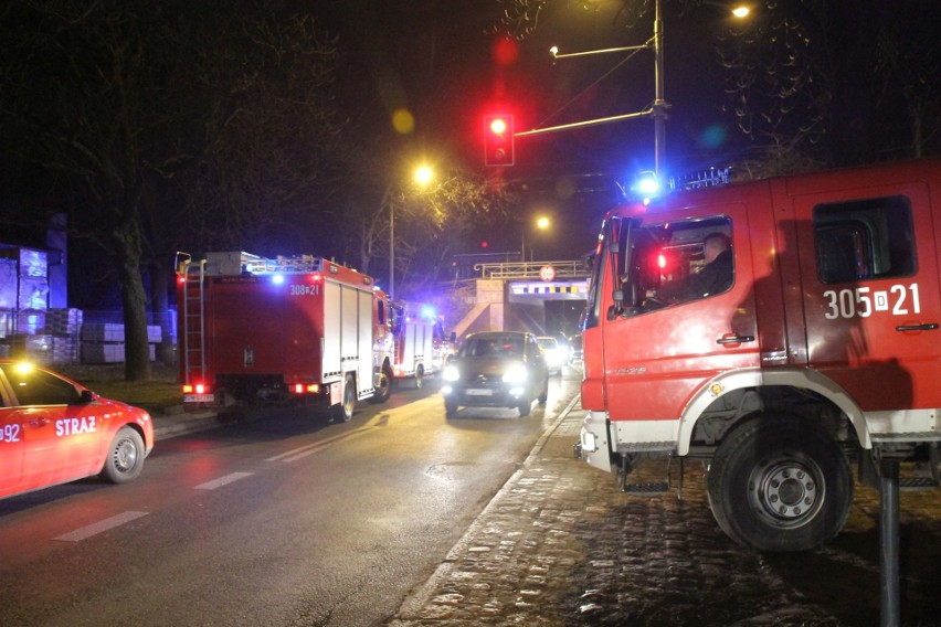 Pociąg potrącił mężczyznę przy Mostach Warszawskich (ZDJĘCIA)