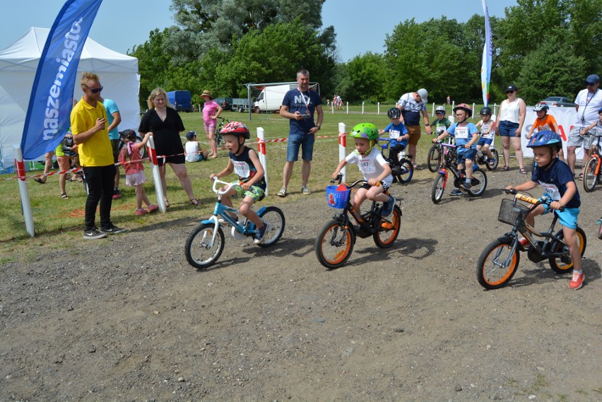 Dzieci na rowery w Ostrołęce. Akcja cieszyła się dużym zainteresowaniem. 19.06.2022