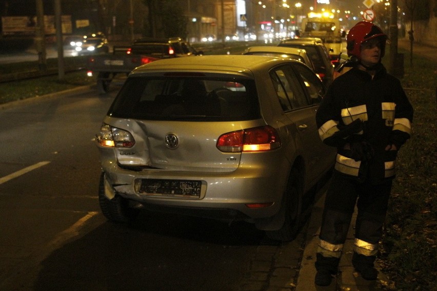 Wrocław: Wypadek na Ślężnej. Zderzyło się pięć aut. Trzy osoby w szpitalu (ZDJĘCIA)