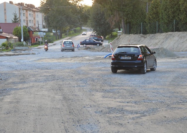 Remontowane skrzyżowanie w centrum Radziemic