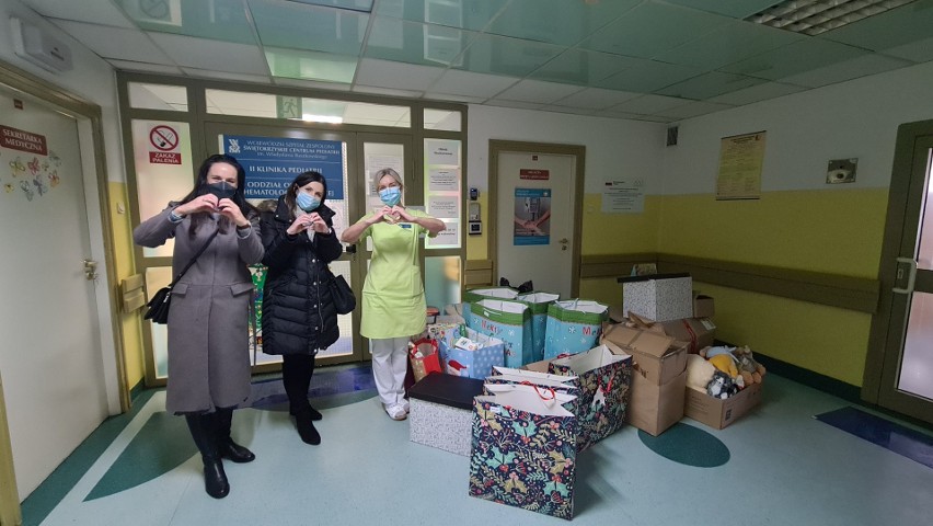 "Gwiazdkę z nieba, jeśli chcesz, dostaniesz". Wspaniałe prezenty trafiły do małych pacjentów Oddziału Onkologii w Kielcach. Zobacz zdjęcia
