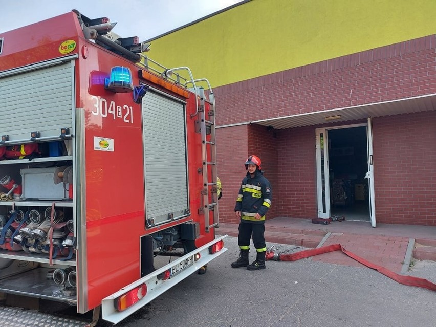 Pożar w Biedronce na Widzewie. Ewakuowano klientów i pracowników ZDJĘCIA