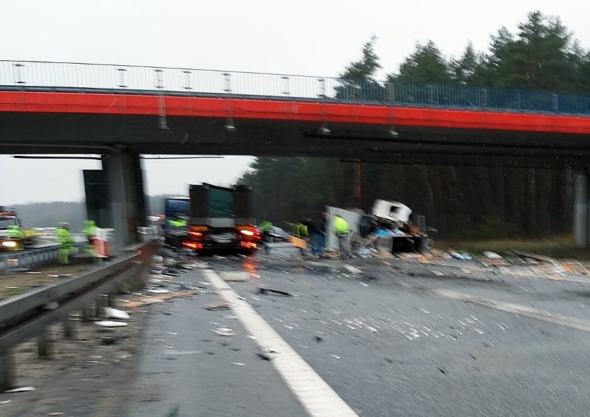 Wypadek na trasie S1 w Mierzęcicach. Zginęło niemowlę i jego...