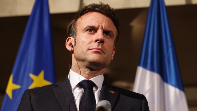 Emmanuel Macron ma najniższe poparcie wśród Francuzów od 3 lat. Zadowolonych z rządów prezydenta Francji jest jedyni 32 proc. badanych.