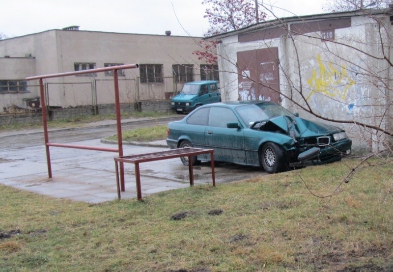 Samochód stał przez kilka tygodni przy stacji TRAFO.