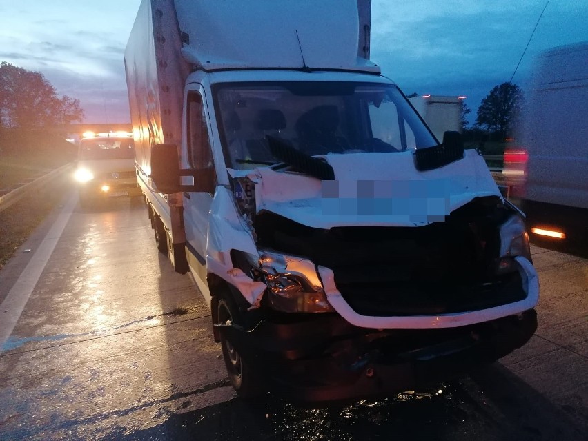 Wypadek na autostradzie A4 pod Wrocławiem. Bus wjechał w naczepę tira (ZDJĘCIA)