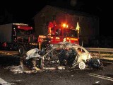 Masakra pod Grójcem: BMW pod TIR-em. Zginął młody kierowca