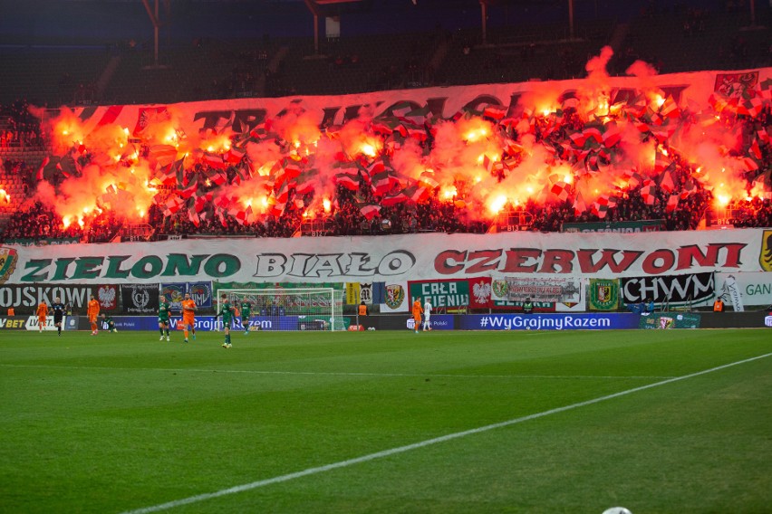 Śląsk Wrocław czeka na kary za race na derbach (ZDJĘCIA, FILM - oprawa Śląska vs Zagłębie 27.02.2022)