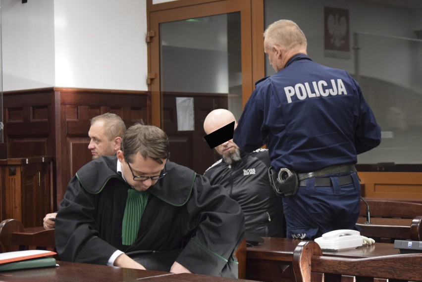 Oskarżony Artur M. przed Sądem Okręgowym w Słupsku z obrońcą...
