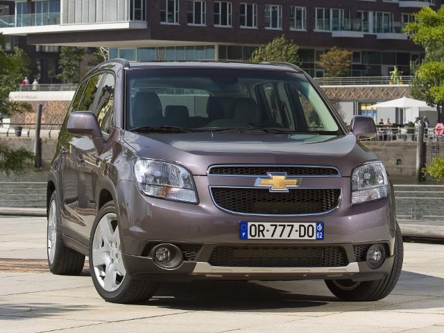 Chevrolet Orlando ma 4 652 mm długości i 1 836 szerokości, a jego rozstaw osi wynosi 2 760 mm. Po złożeniu siedzeń możemy uzyskać maksymalnie 852 l pojemności.