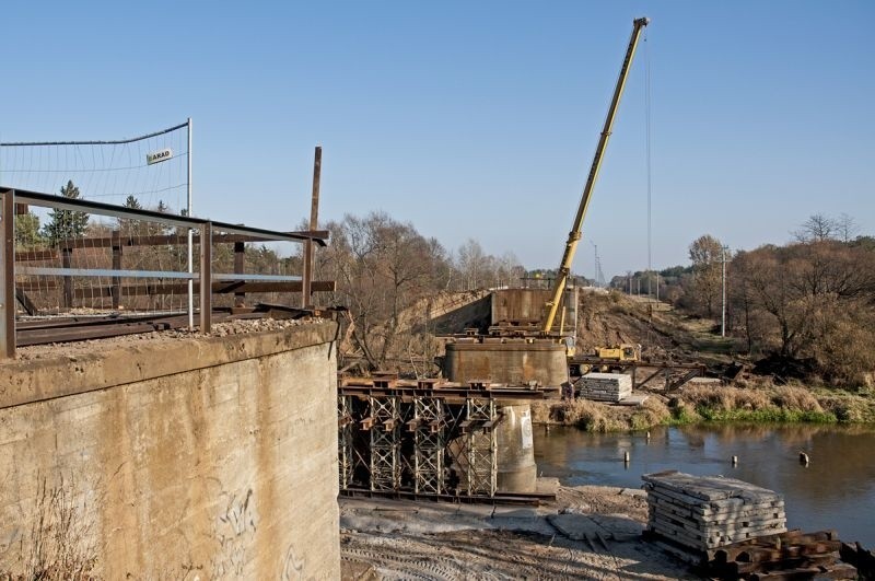 Most na rzece Liwiec został już zdemontowany. Trwa rozbiórka...