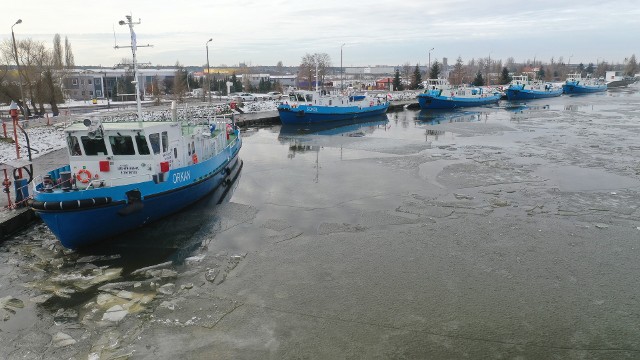 Lodołamacze bazujące we Włocławku nie mogą na razie ruszyć na pomoc zalewanemu przez Wisłę Płockowi. Muszą się zmienić warunki hydrometeorologiczne