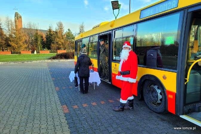 Potrawy na "Wigilijny Stół" trafiły do potrzebujących. Blisko 700 porcji potraw trafiło do potrzebujących w Łomży