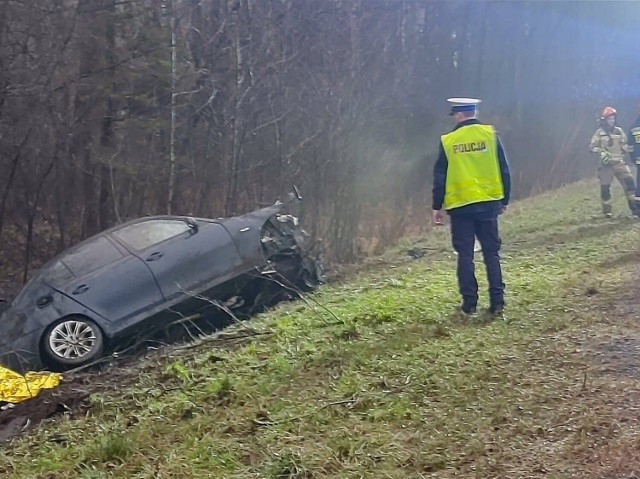 Zginął kierowca BMW. Pasażerka walczy o życie.