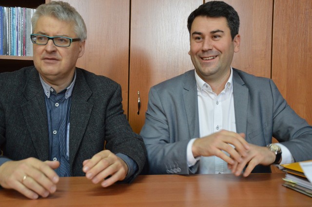 Kazimierz Jaruszewski (z lewej) i Waldemar Gregus na ostatnim spotkaniu zespołu ds. nazewnictwa. Jeszcze w humorze...