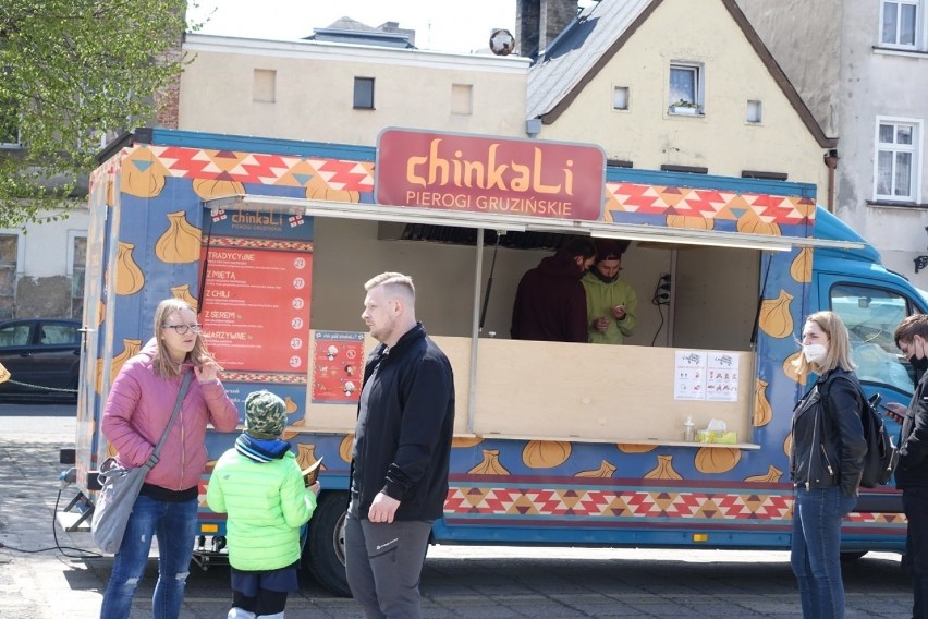 W Lesznie trwa V Festiwal Smaków Food Trucków....