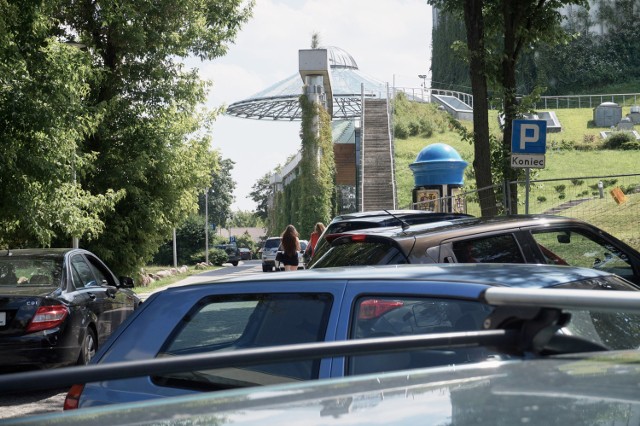 To bardzo ważne szczególnie dla opery, która - jak wynika z pozwolenia na użytkowanie - ma do września 2018 roku zapewnić miejsca parkingowe.