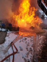 Pożar garażu w Skrzeszewie - 7 zastępów straży gasiło ogień