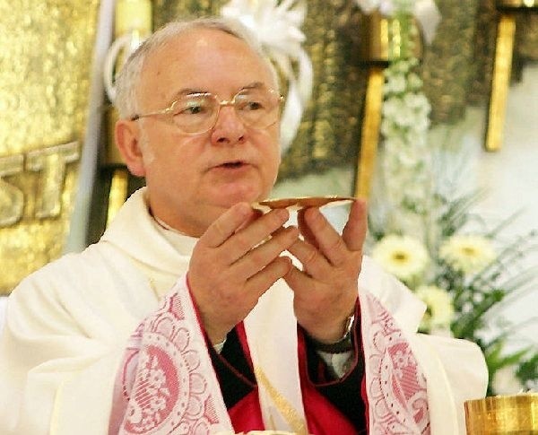 Ks. prałat H. Kujaczyński jest jednym z  najbardziej znanych księży w mieście