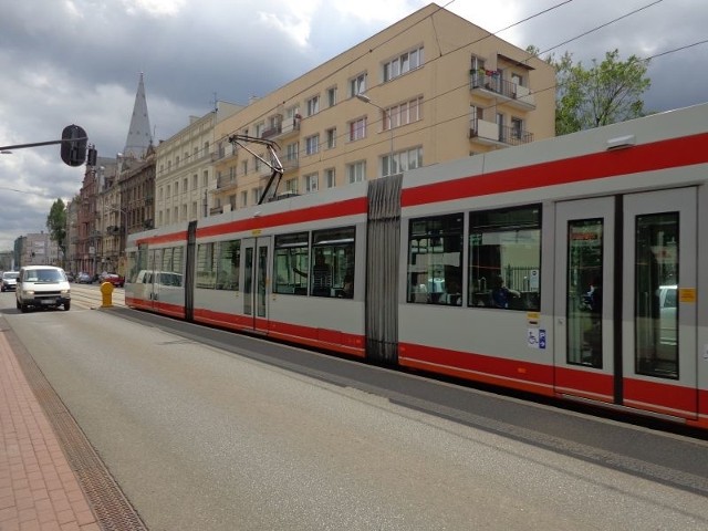 Tramwaj z Bochum jeździ po Łodzi od czerwca 2017 r. Ale umowy na dostawę kolejnych jeszcze nie podpisano.