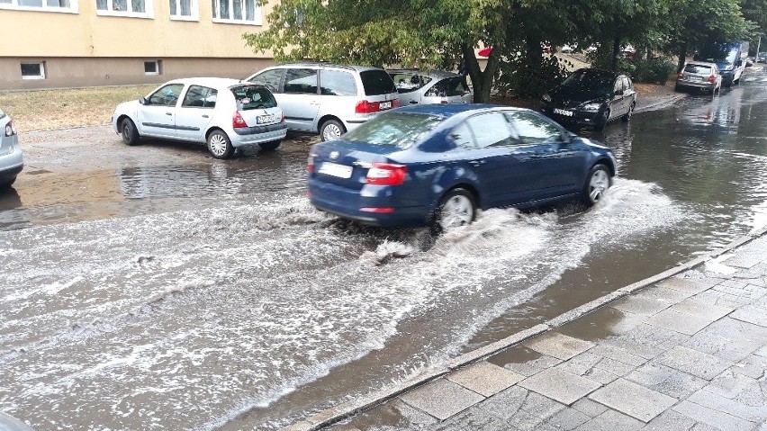 Szczecin i region. Oberwanie chmury i kłopoty na drogach [ZDJĘCIA] 