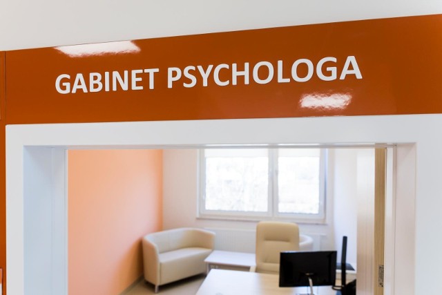 W 2020 r. w Polsce zanotowano aż 843 próby samobójcze wśród dzieci do lat 18. Aż 107 dzieci zmarło. Brakuje psychologów i psychiatrów