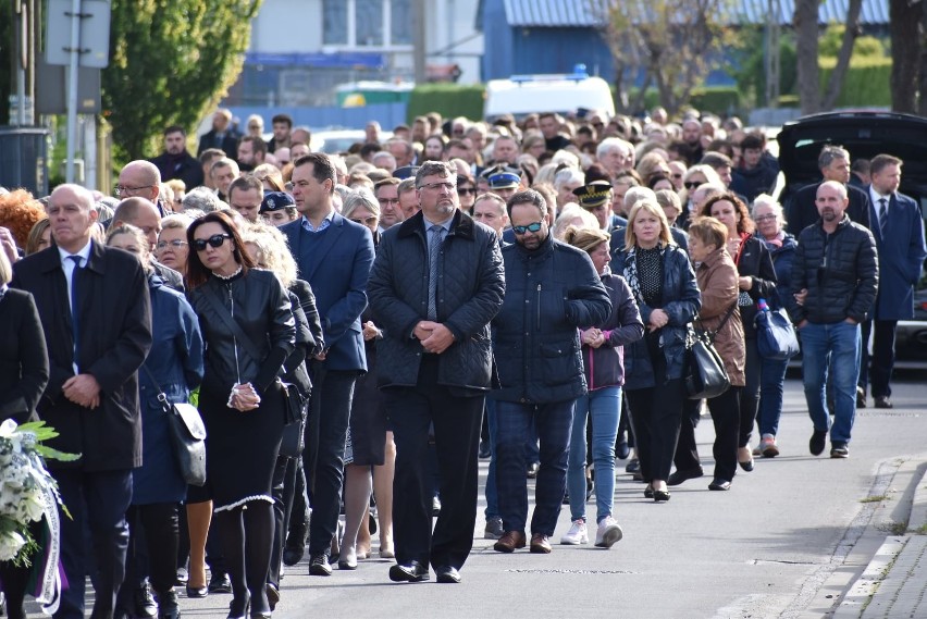 Bliscy, przyjaciele, parlamentarzyści, samorządowcy i tłumy...