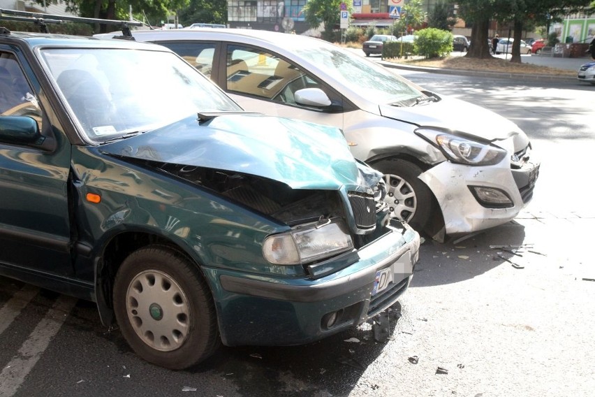 Wypadek koło Kredki i Ołówka. Trzy auta zniszczone, były utrudnienia w ruchu (ZDJĘCIA)