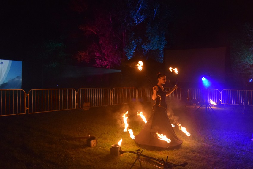 Festiwal Światła w Gorlicach: był teatr ognia, fajerwerki, jakich miasto nie widziało i genialny pokaz laserów. Do tego energetyczna muzyka