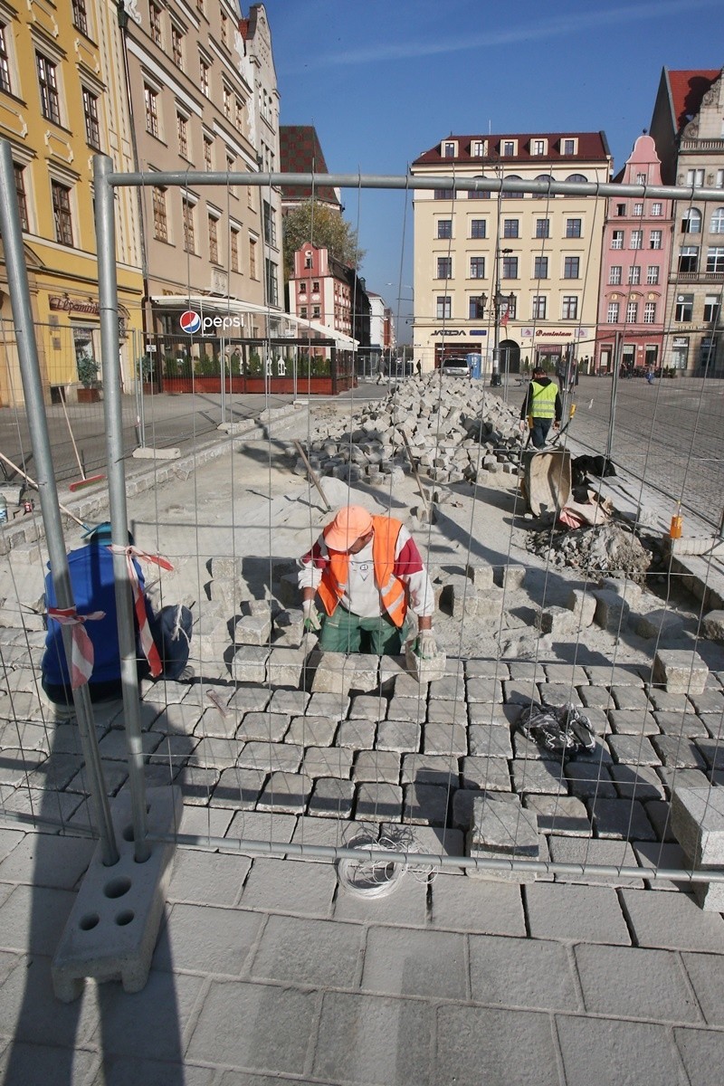 Wrocław: Łatają szpilkostradę starą kostką