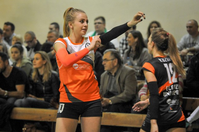 Siatkarkom AZS-u Uniwersytetu Opole pozostały trzy tygodnie do rozpoczęcia zmagań w 1 lidze. Na zdjęciu przyjmująca Magdalena Woźniczka.