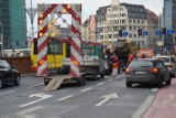 Wrocław: Drogowcy zrywają asfalt na Oławskiej! Spore utrudnienia dla kierowców (ZDJĘCIA)