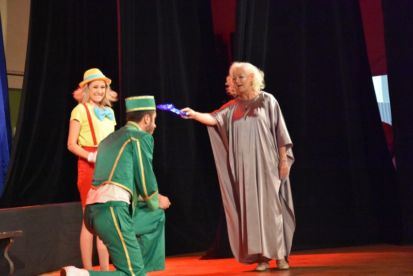 Przedstawienie charytatywne Pinokio w MDK w Myszkowie:...