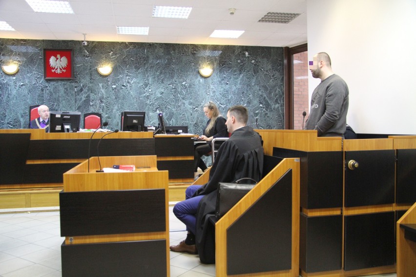 Nożownik z galerii VIVO! przed sądem w Tarnobrzegu:  - Nie chciałem nikogo zabić, chciałem zranić... (zdjęcia)