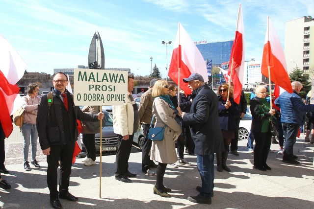 We wtorek przed urzędem wojewódzkim pikietowali głównie mieszkańcy Pogwizdowa Nowego, Malawy i Racławówki Doły.