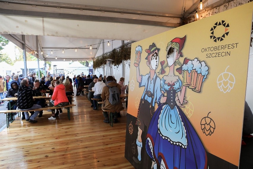 Oktoberfest Szczecin 2019. Chmielne święto w centrum miasta przyciągnęło setki miłośników złotego trunku