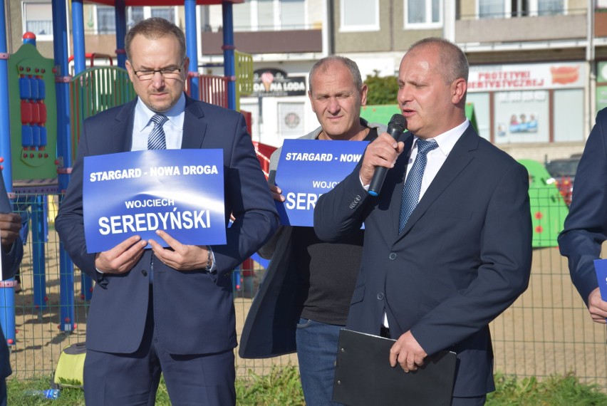 Wojciech Seredyński (z prawej) jest radnym. Teraz chce być...
