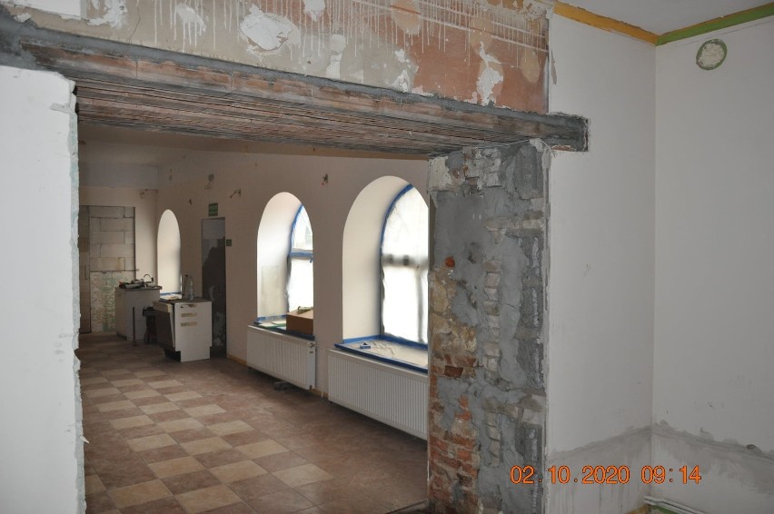 W Skalbmierzu powstanie Klub Senior +. Rozpoczęły się już prace remontowe. Jak będzie wyposażony budynek, co już zrobiono? [ZDJĘCIA]